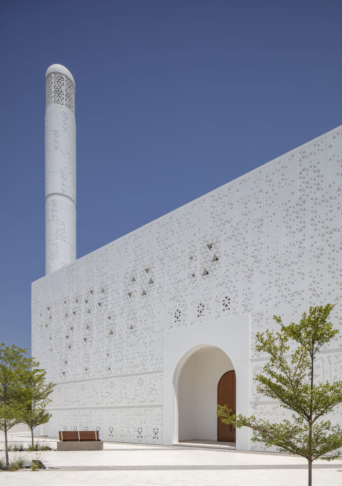 main-entrance-plaza-and-south-elevation