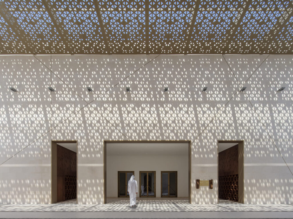 outdoor-prayer-area-main-entrance-to-the-prayer-hall