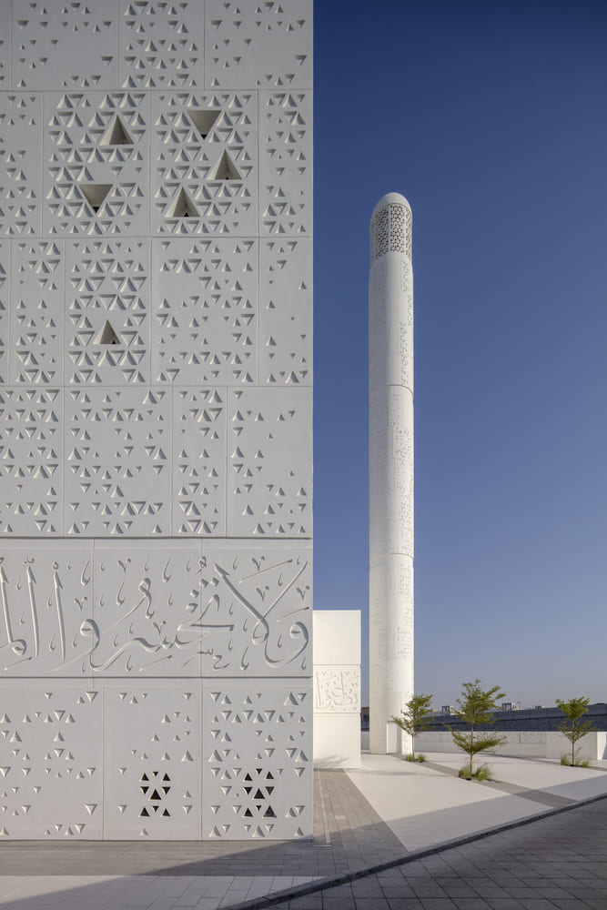 prayer-block-corner-and-minaret