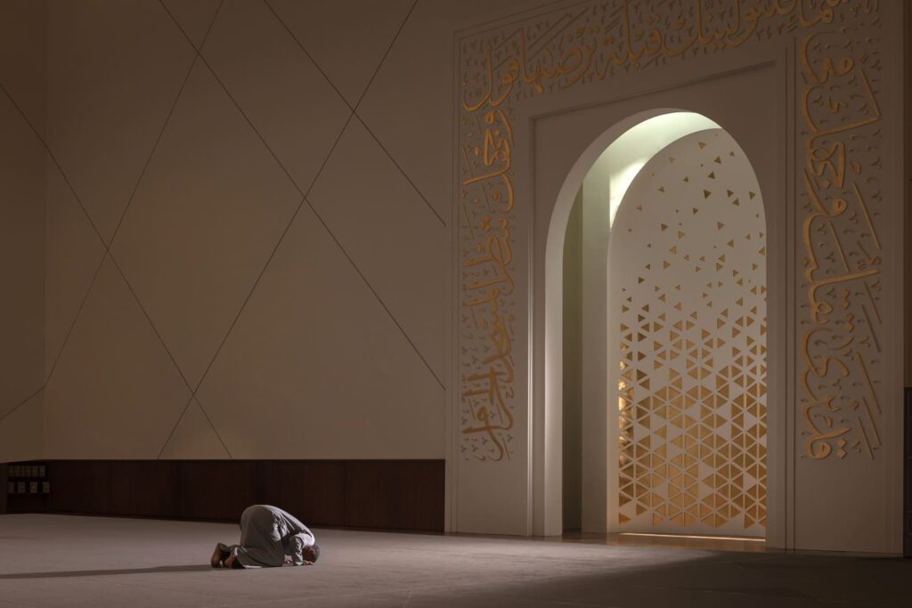 prayer-facing-mihrab-sajda