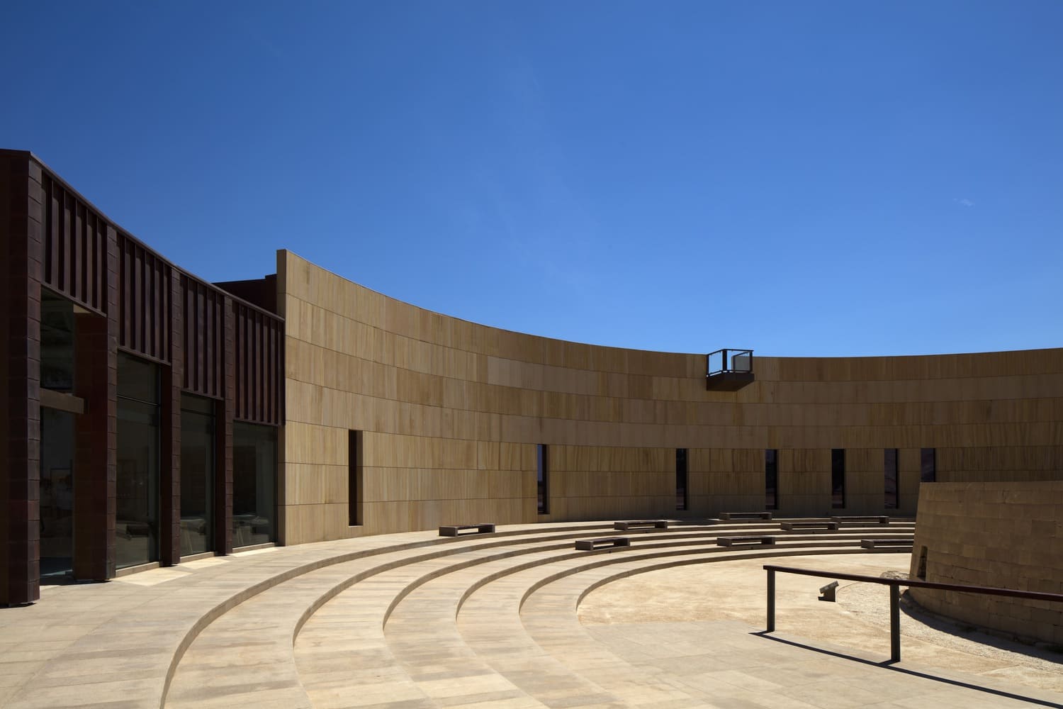 Read more about the article مركز مليحة للآثار – Dabbagh Architects