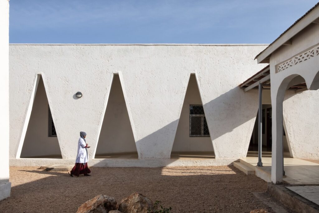 burtinle-district-hospital-architectural-pioneering-consultants_14